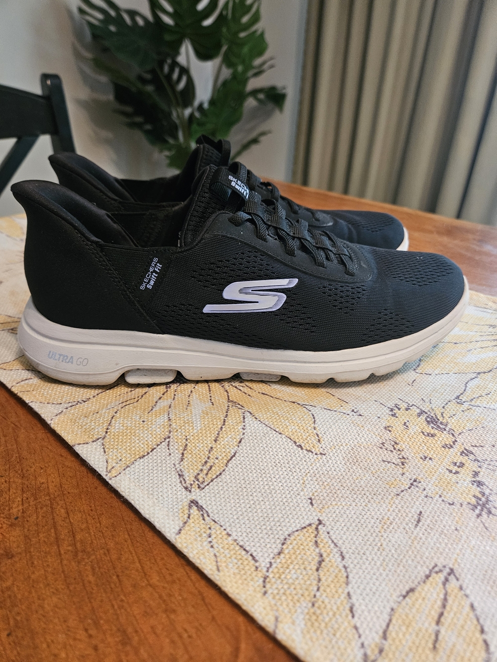 Skechers Women's Hands Free Ultra Go Athletic Slip-On Sneakers